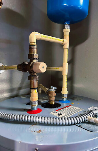 https://duncraighotwater.com.au/uploads/2025/06/gas-hot-water-system-63012.jpg