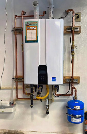 https://duncraighotwater.com.au/uploads/2025/06/hot-water-33549.jpg