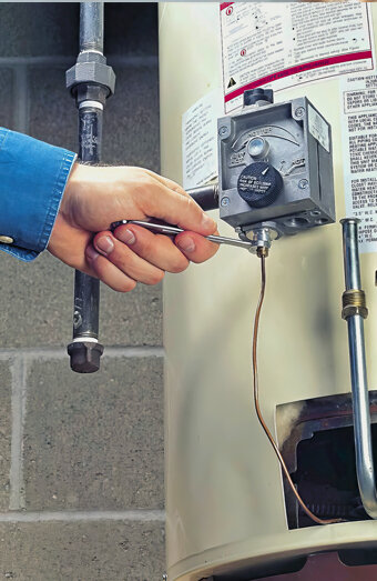 https://duncraighotwater.com.au/uploads/2025/06/hot-water-servicing-64446.jpg