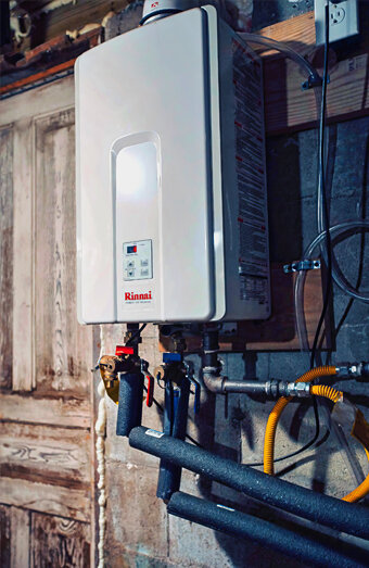 https://duncraighotwater.com.au/uploads/2025/06/hot-water-servicing-84983.jpg